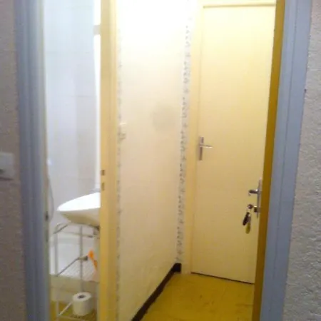 Confortable, Les Bains, 17 M² + Balcon 렌 레 벵
