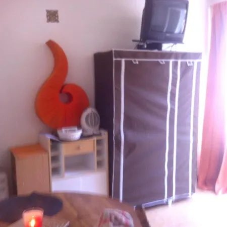 Confortable, Les Bains, 17 M² + Balcon