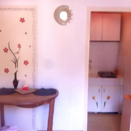 Confortable, Les Bains, 17 M² + Balcon 아파트