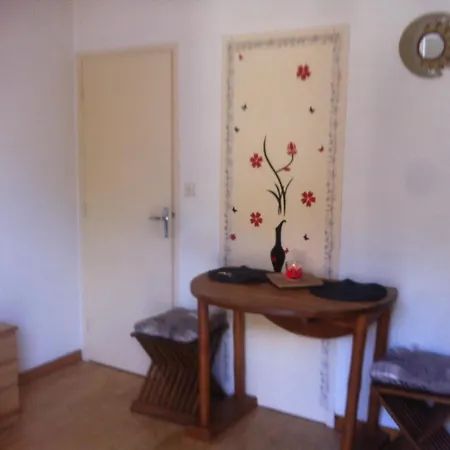 Confortable, Les Bains, 17 M² + Balcon * 렌 레 벵