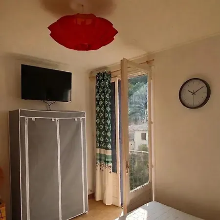 Confortable, Les Bains, 17 M² + Balcon 아파트 렌 레 벵