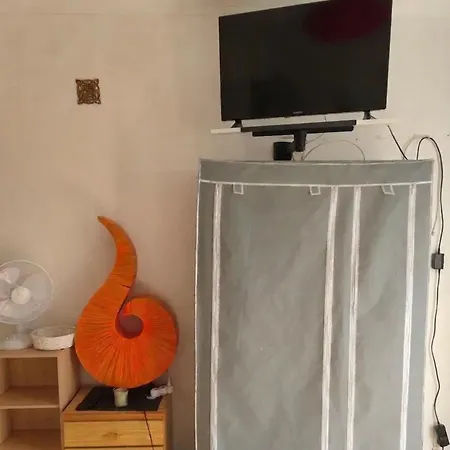 아파트 Confortable, Les Bains, 17 M² + Balcon 렌 레 벵