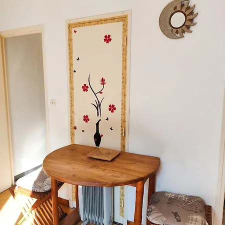아파트 Confortable, Les Bains, 17 M² + Balcon 렌 레 벵