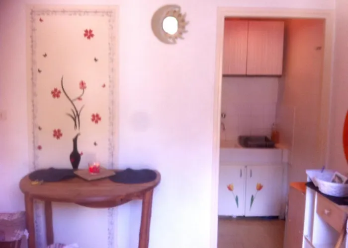 Confortable, Les Bains, 17 M² + Balcon Apartman